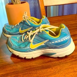 Women’s Nike Tennis Shoes